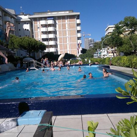 Hotel Amalfi Лидо-ди-Езоло Экстерьер фото