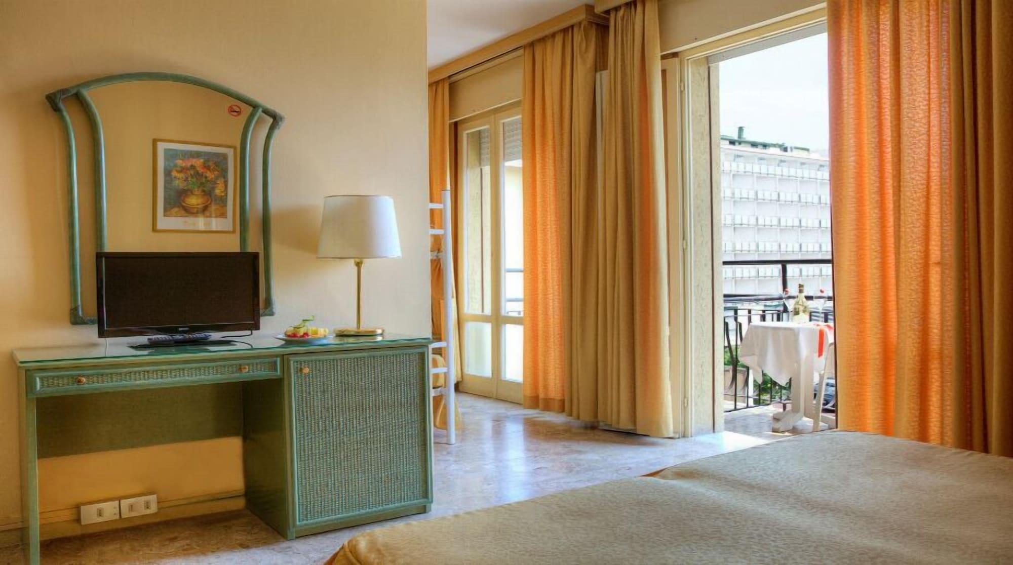 Hotel Amalfi Лидо-ди-Езоло Экстерьер фото