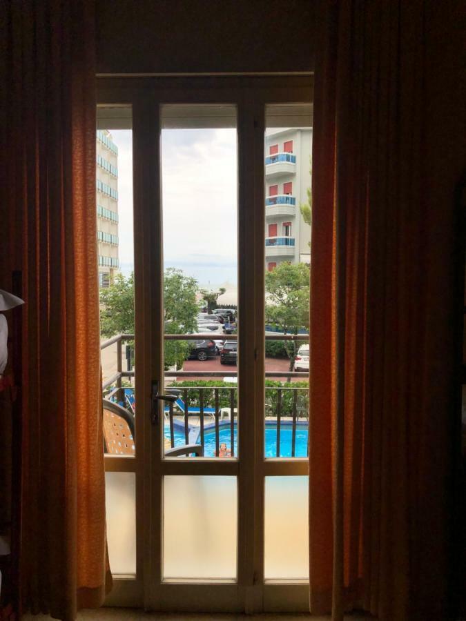 Hotel Amalfi Лидо-ди-Езоло Экстерьер фото