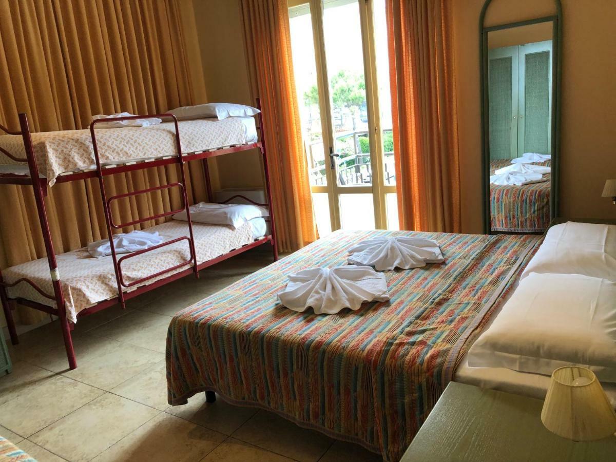 Hotel Amalfi Лидо-ди-Езоло Экстерьер фото